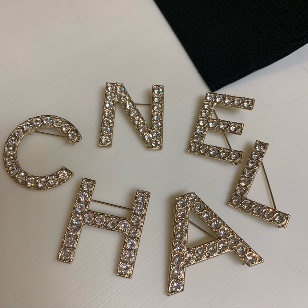Large CHANEL brooch set of 6 pins - Picture 9 of 15